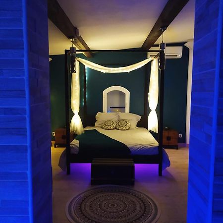 A l'Orée des pins - Gite indépendant avec baignoire balnéo et Home Cinéma en sup - Voir info de l'hôte Cuges-les-Pins Extérieur photo