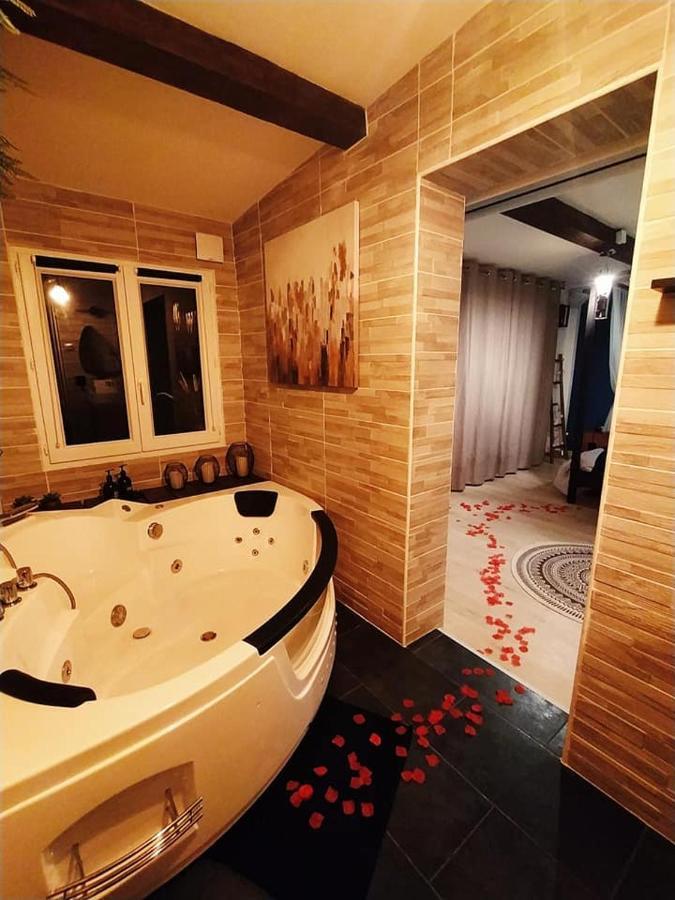 A l'Orée des pins - Gite indépendant avec baignoire balnéo et Home Cinéma en sup - Voir info de l'hôte Cuges-les-Pins Extérieur photo
