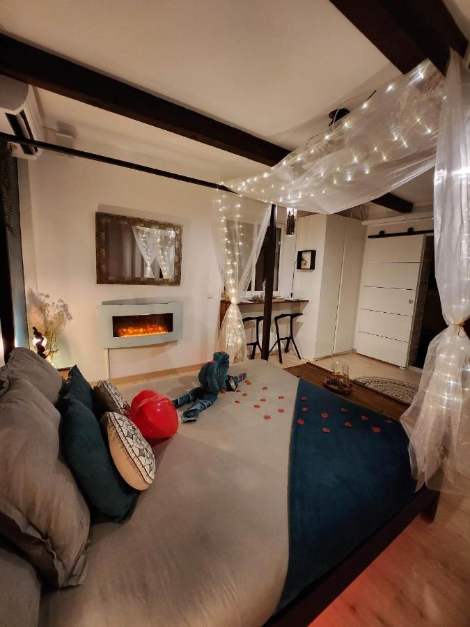 A l'Orée des pins - Gite indépendant avec baignoire balnéo et Home Cinéma en sup - Voir info de l'hôte Cuges-les-Pins Extérieur photo